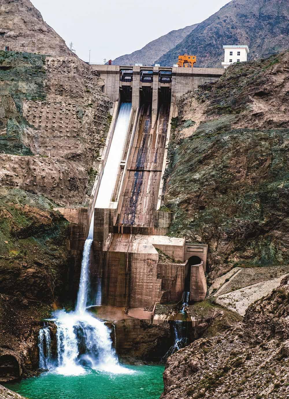 7-3黑河龙首二级水电站混凝土面板堆石坝高146.5米，水库设计库容9140万立方米，装机157兆瓦，年发电量5.jpg